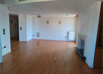 APPARTAMENTO ULTIMO PIANO CON TERRAZZE ABITABILI