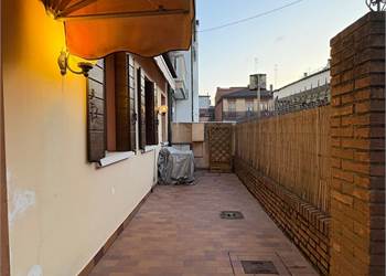 PORZIONE DI CASA INDIPENDENTE